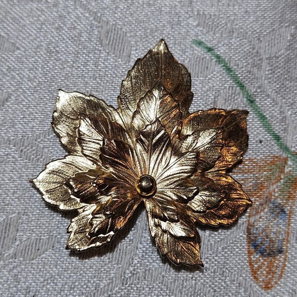 vintage cottagecore boho leaf gold tone brooch